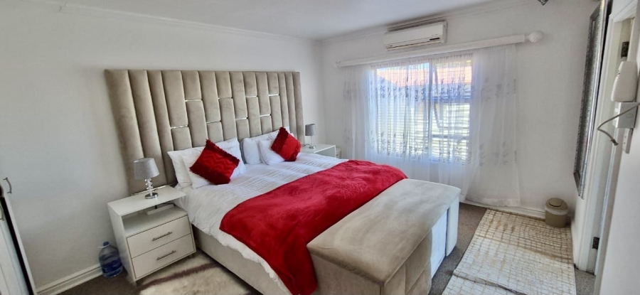 5 Bedroom Property for Sale in Summerstrand Eastern Cape